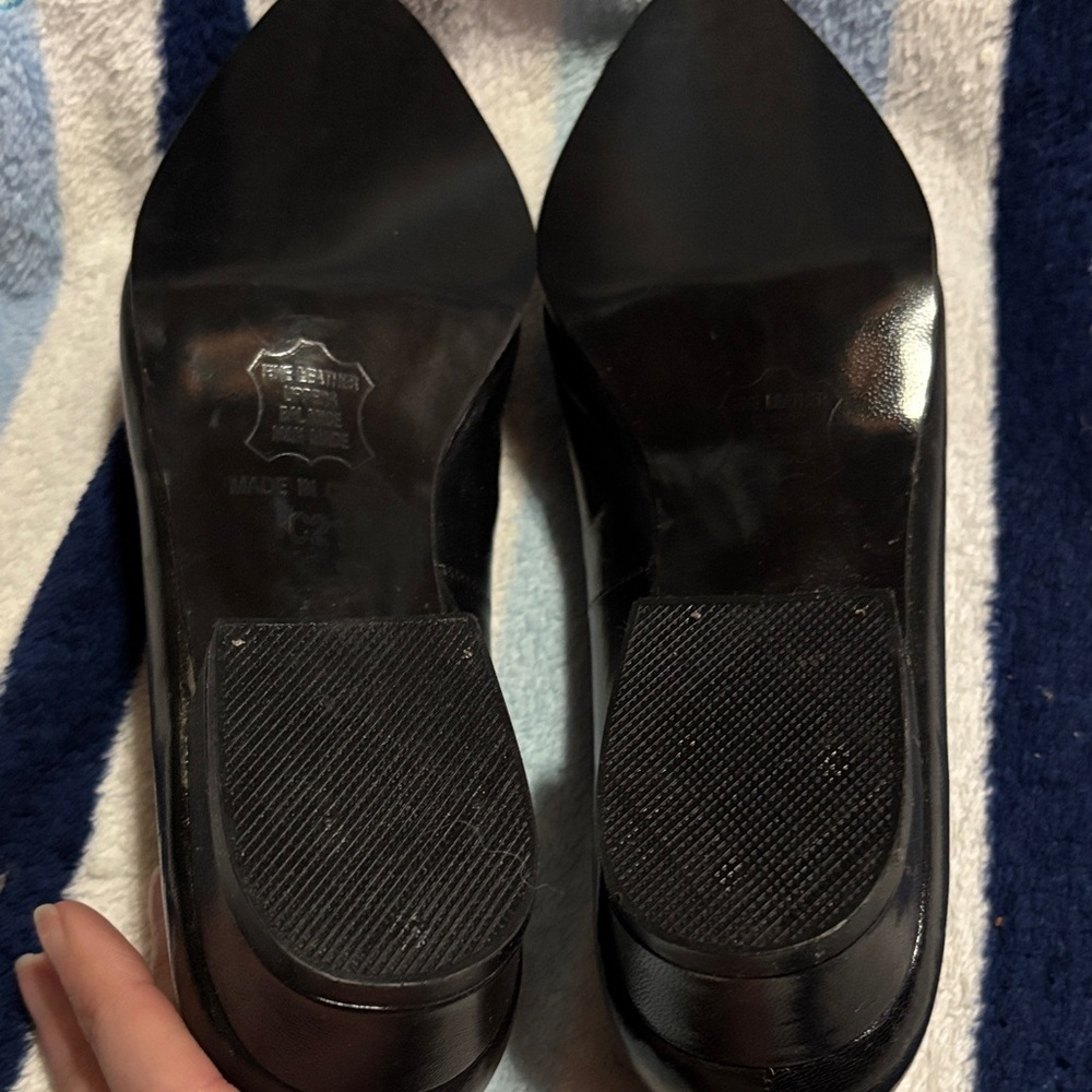 New York Transit Women's Classic Black Loafers - Picture 4 of 5